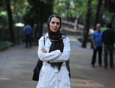 فرشته احمدی می‌گوید در وضعیت جامعه ما انتظار اتفاق خاص بیشتر به درخواست معجزه از نویسنده‌های ایرانی می‌ماند.