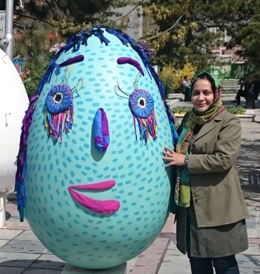 فریبا بروفر همان کودکی که خاطراتش به تجربه کردنها آتش زدنها خلاصه می شود. 