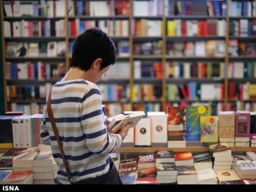 عباس جهانگیریان پیشنهاد می دهد که ناشران کمک‌آموزشی از نمایشگاه کتاب جدا شوند