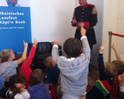 جشن کتابخوانی کاپیتان بوک در آلمان